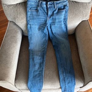 Blue, American Eagle skinny-jeans for younger girls.